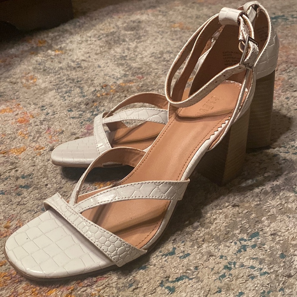 NWT Crevo Off White Real Leather Heeled Sandals 9 - Picture 2 of 8